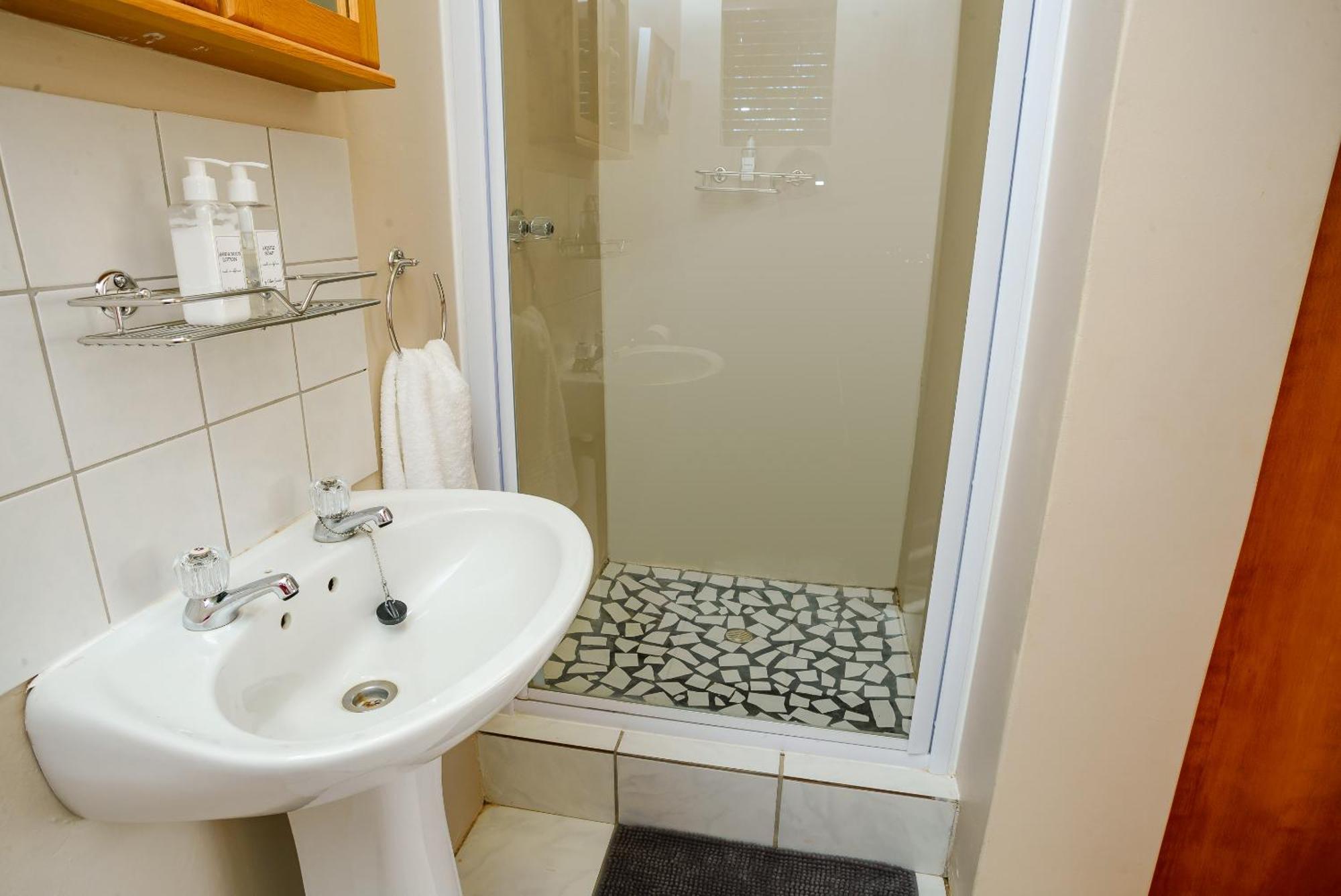 Oorvloed Guesthouse Свелендам Екстериор снимка
